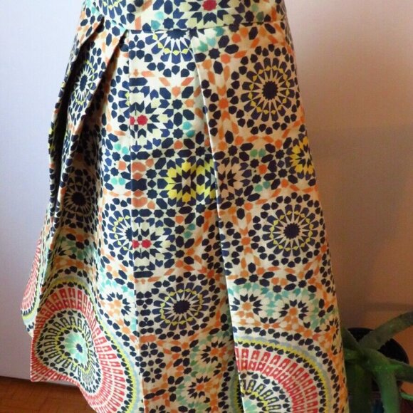 Lucian Matis runway skirt, stiffed material in perfect condition, rigid fabric. - Picture 2 of 7